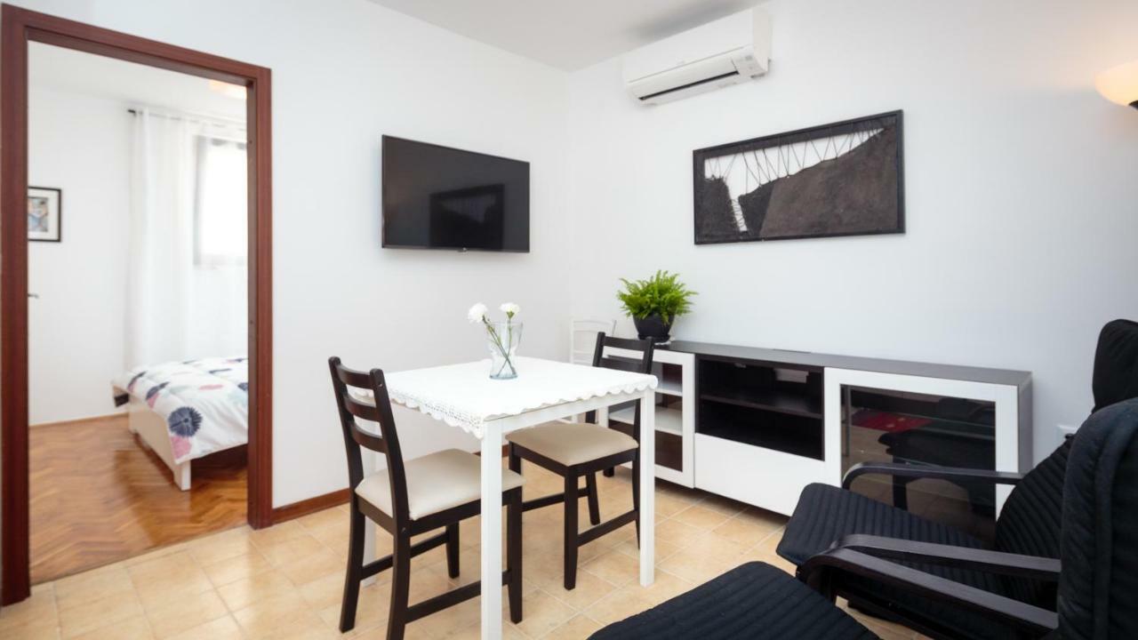 Apartments C52 罗维尼 外观 照片