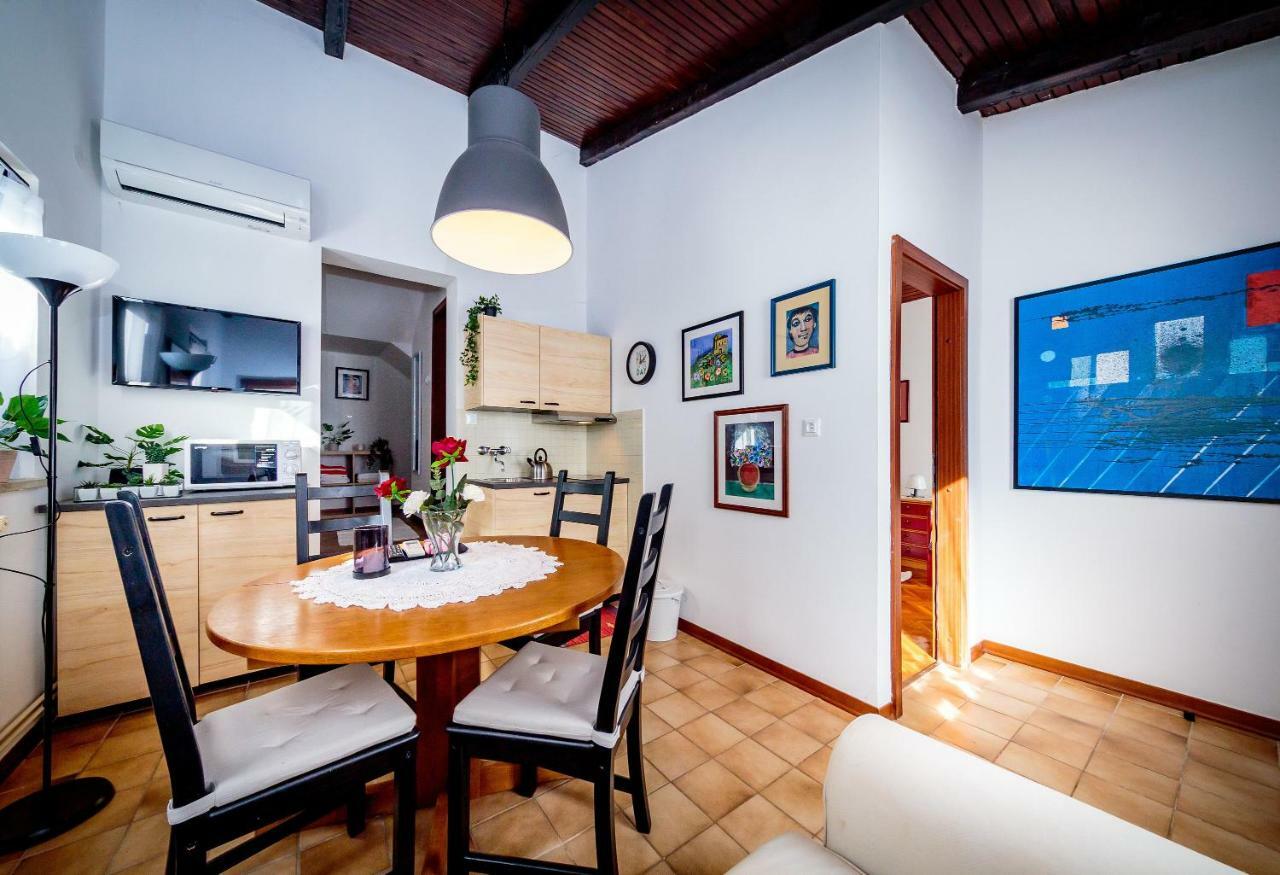 Apartments C52 罗维尼 外观 照片